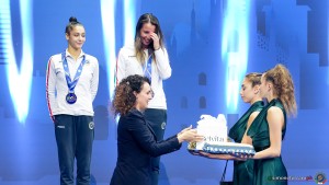 podium all around sfe00938 copia simone ferraro ph